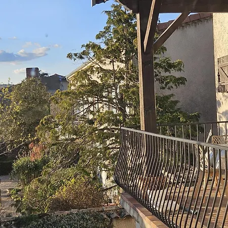 Sam Dans Maison Partagee Au Bord Du Rhone Bed & Breakfast